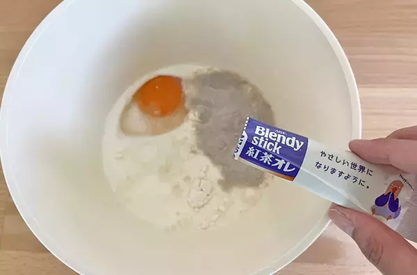 ホットケーキミックスに『2本』入れてみて！　簡単ケーキの“味つけ”に使ったのは…