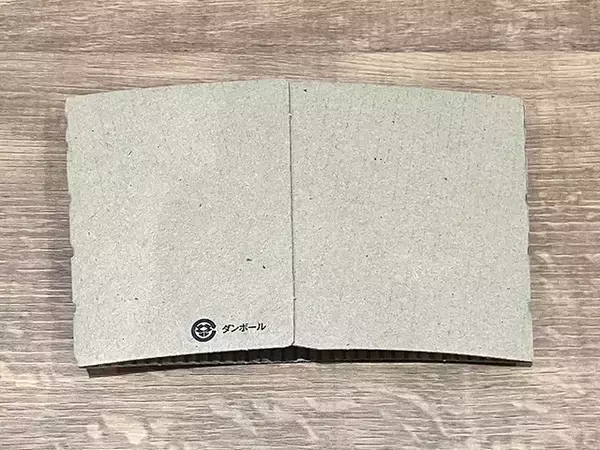 【0円DIY】飲み終わった後の“紙スリーブ”　スマホスタンドに再利用する手順