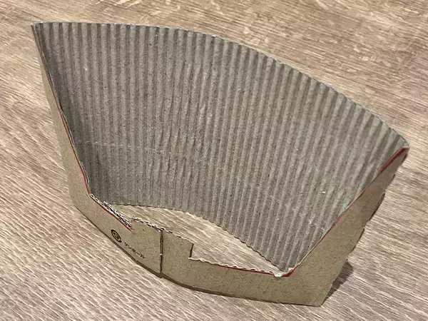 【0円DIY】飲み終わった後の“紙スリーブ”　スマホスタンドに再利用する手順