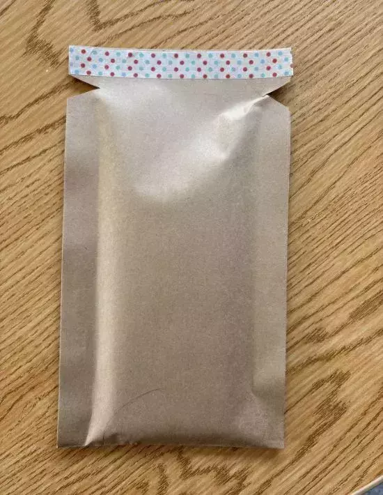 ラッピング袋に地味に悩んだ結果…　茶封筒を折ってみたら『想像以上』と実感した理由