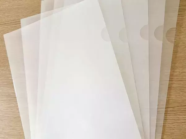 「余ったクリアファイルが活躍」　キッチンの隙間を生かす収納術に「感動した」【収納術4選】