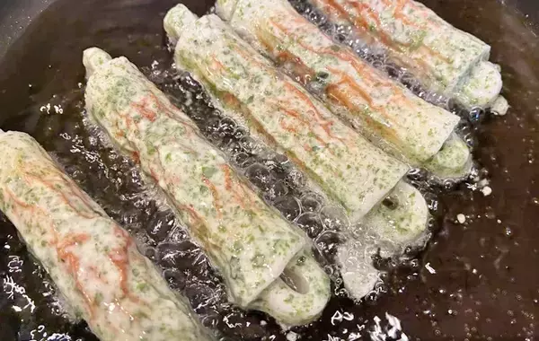 ちくわの両端を切って…　料理中のストレスが減る賢い裏ワザに「その手があったか！」