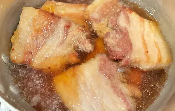 豚の角煮をとろとろにする方法　使った意外な食材に「甘じょっぱい香りがふわ〜！」