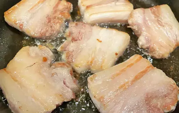 豚の角煮をとろとろにする方法　使った意外な食材に「甘じょっぱい香りがふわ〜！」