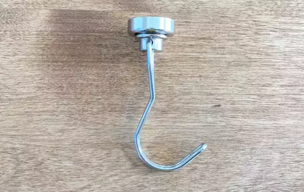 今まで使わずに後悔！　ダイソー『磁石フック』の活用法に「いっぱい干せた」
