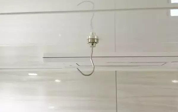 今まで使わずに後悔！　ダイソー『磁石フック』の活用法に「いっぱい干せた」