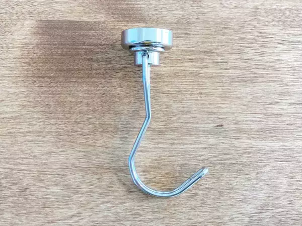 今まで使わずに後悔！　ダイソー『磁石フック』の活用法に「いっぱい干せた」
