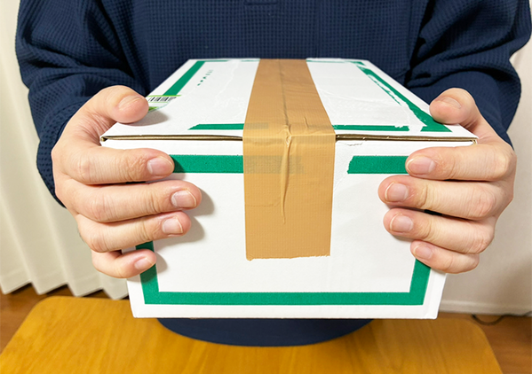 【10秒でできる】　爪を使わずにダンボールを開封できる『時短技』に「労力も時間も半減できた！」