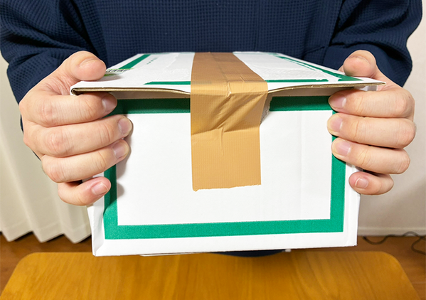 【10秒でできる】　爪を使わずにダンボールを開封できる『時短技』に「労力も時間も半減できた！」