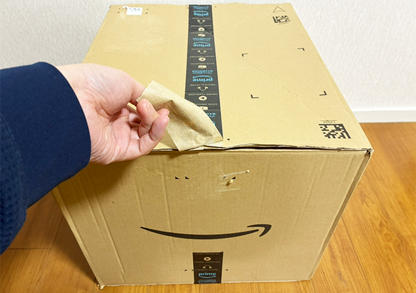 【10秒でできる】　爪を使わずにダンボールを開封できる『時短技』に「労力も時間も半減できた！」