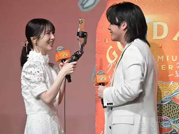 綾瀬はるか「100点満点の回答」　鈴木亮平を絶賛も…理由を聞くと場内爆笑【現場レポート】