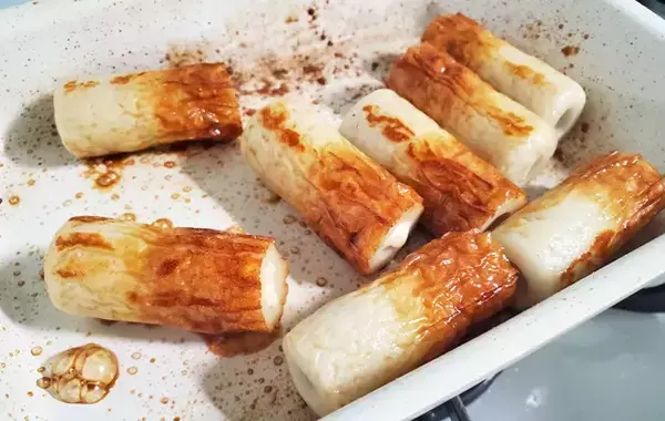 ちくわに詰めるのは…？　甘辛さと食感が楽しい副菜【10分でできるレシピ】