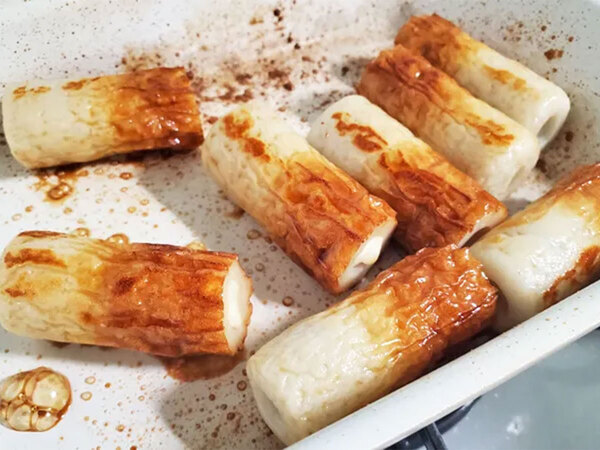 ちくわに詰めるのは…？　甘辛さと食感が楽しい副菜【10分でできるレシピ】