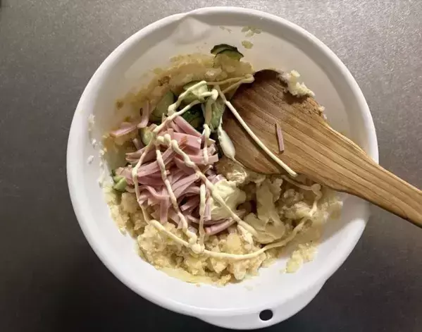 ジャガイモはもう茹でません！　手間のかかるポテトサラダ作りを一変させた方法