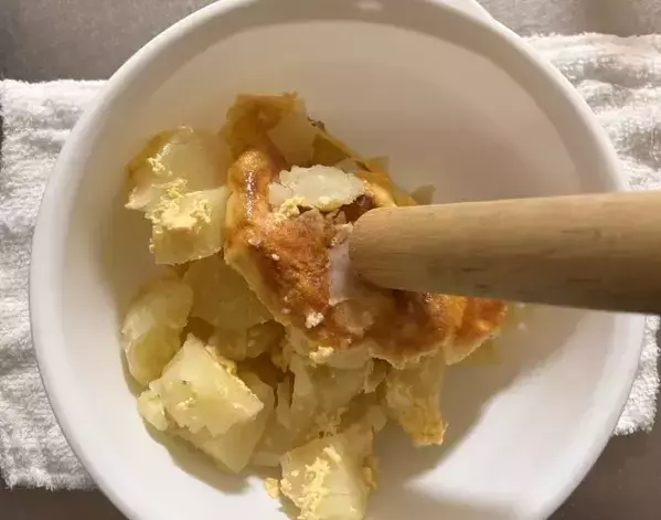 ジャガイモはもう茹でません！　手間のかかるポテトサラダ作りを一変させた方法