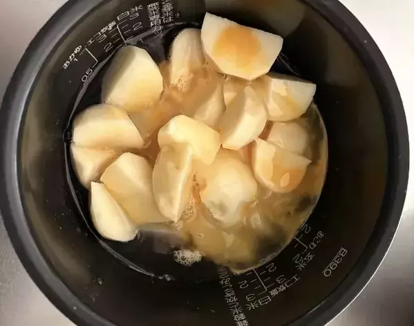 ジャガイモはもう茹でません！　手間のかかるポテトサラダ作りを一変させた方法