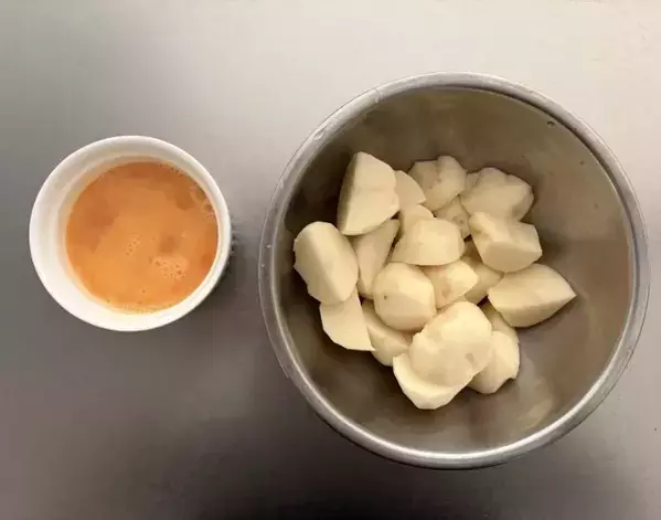 ジャガイモはもう茹でません！　手間のかかるポテトサラダ作りを一変させた方法