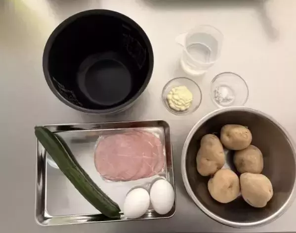 ジャガイモはもう茹でません！　手間のかかるポテトサラダ作りを一変させた方法