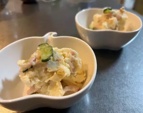 ジャガイモはもう茹でません！　手間のかかるポテトサラダ作りを一変させた方法