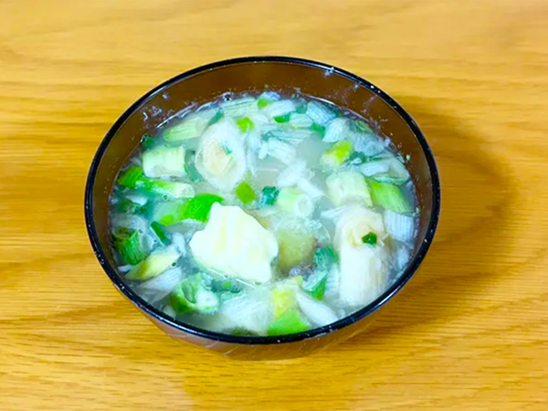 インスタントみそ汁に足すだけ　投入した『2つの材料』に、妻が「まろやかでおいしい！」【アレンジレシピ】