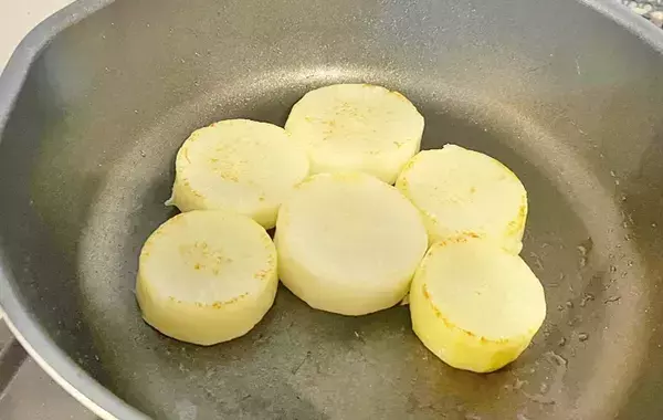 「ハンバーガーみたい！」　野菜嫌いの子供もペロリと食べた、大根のステーキ