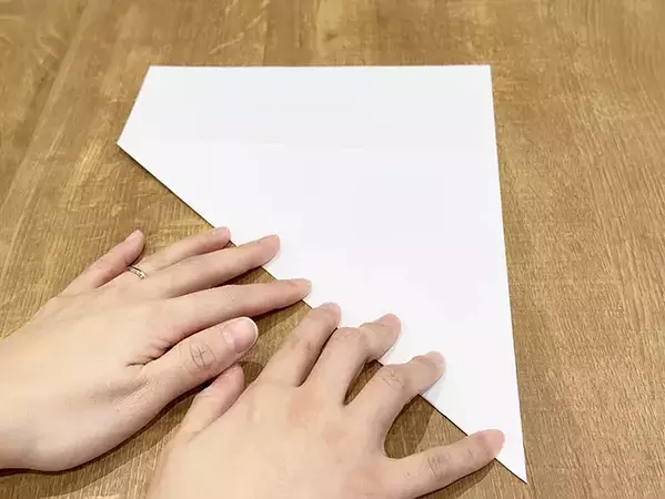 スマホスタンドが欲しいと思った時に！　紙1枚で実践できるライフハックに「目からウロコ」