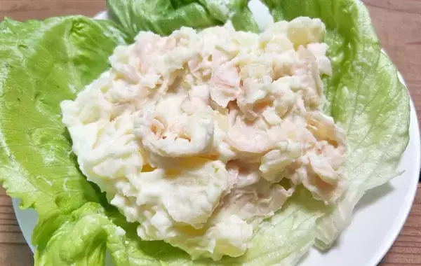 キュウリもハムも使わない！　ポテサラの意外な作り方に「入れて大正解」