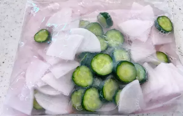 食べ終わった『岩下の新生姜』　ピンクの液の活用法に「もったいないことしてた！」