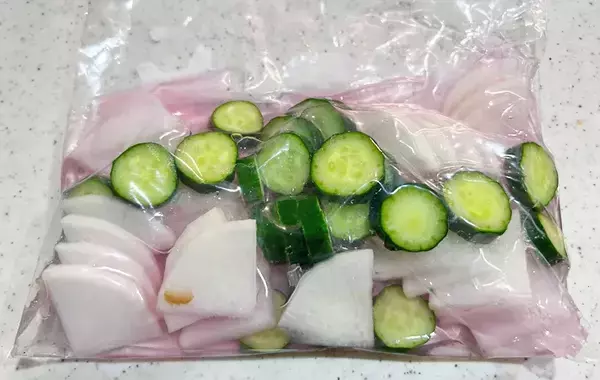 食べ終わった『岩下の新生姜』　ピンクの液の活用法に「もったいないことしてた！」