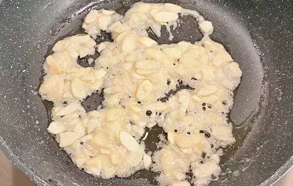 クッキー生地は作りません！　市販のお菓子が『フロランタン』に化ける方法とは？