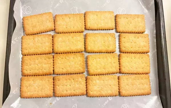 クッキー生地は作りません！　市販のお菓子が『フロランタン』に化ける方法とは？