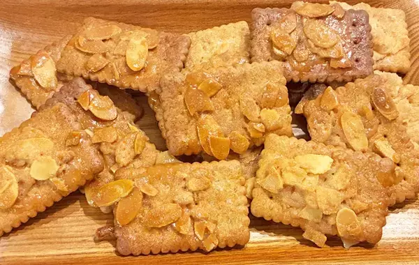 クッキー生地は作りません！　市販のお菓子が『フロランタン』に化ける方法とは？