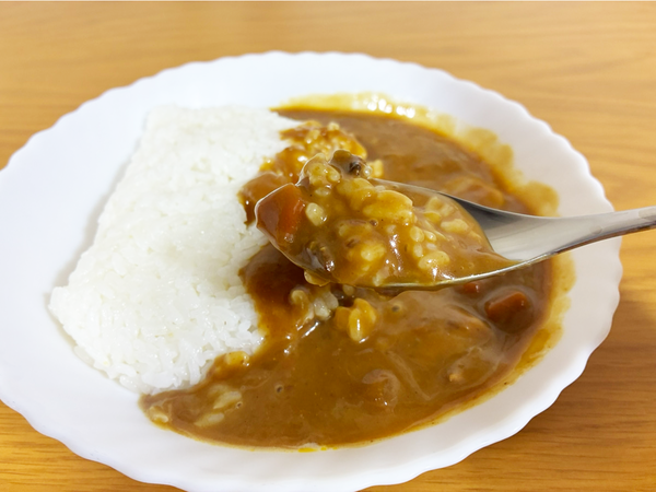 【新発見】レトルトカレーのコクがぐっと深まる『隠し味』　“1杯半”加えたのが…？