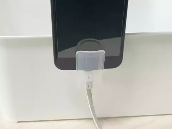 薬味チューブホルダーを窓際で活用　『じゃない使い方』で玄関がスッキリ！