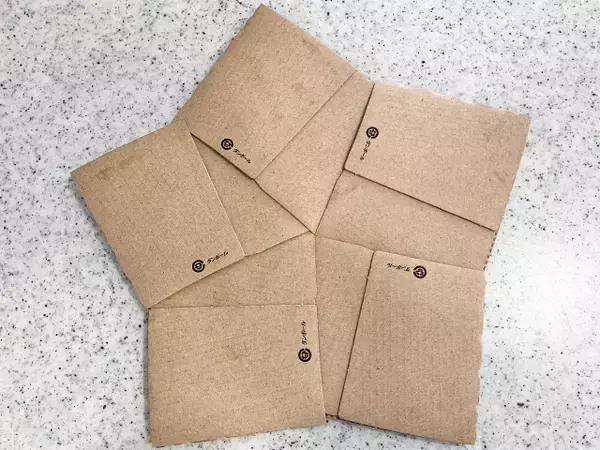 【0円DIY】飲み終わった後の“紙スリーブ”　コースターに再利用する手順