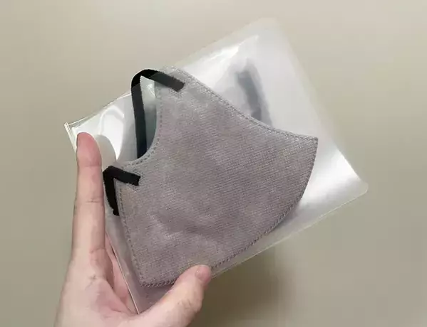 マスクがぴったり収まる　余ったクリアファイルを『Wポケットのマスクケース』に作り変えるアイディア