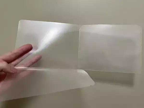 マスクがぴったり収まる　余ったクリアファイルを『Wポケットのマスクケース』に作り変えるアイディア