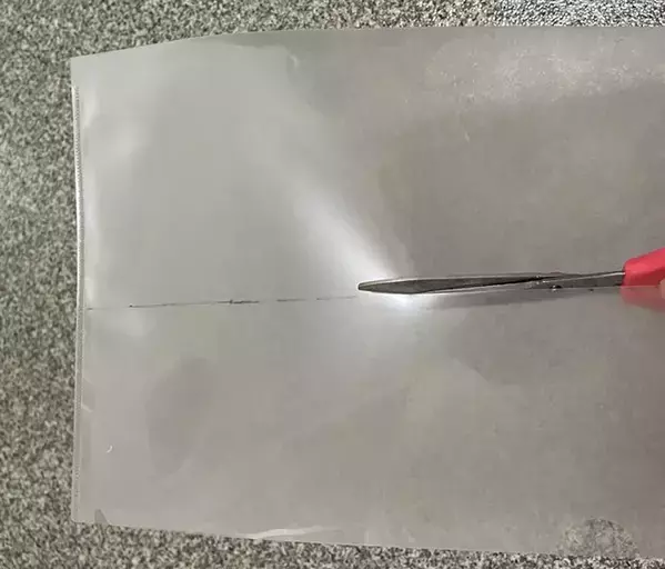 マスクがぴったり収まる　余ったクリアファイルを『Wポケットのマスクケース』に作り変えるアイディア