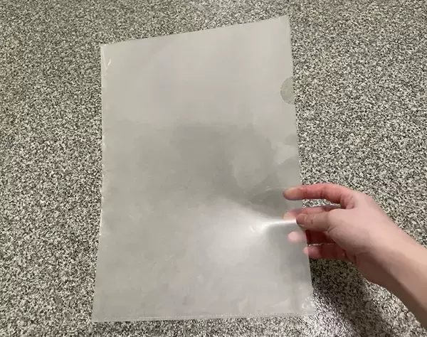 マスクがぴったり収まる　余ったクリアファイルを『Wポケットのマスクケース』に作り変えるアイディア