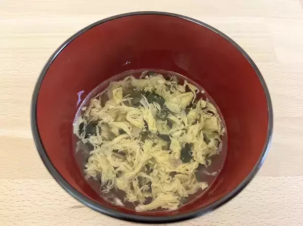 たまごスープに『片栗粉』を入れるだけ！　3分で完成する『とろとろ玉子あんかけ丼』が最高すぎた