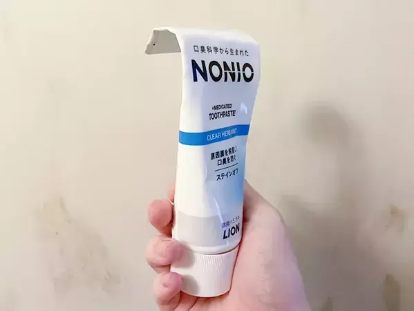 クルクル絞って留めるだけ　ダブルクリップで歯磨き粉のチューブがもっと使いやすくなる