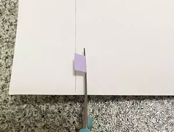 線を引かずに1cmカット　ハサミに『マステ』を貼るだけで直線作業が簡単になる裏技