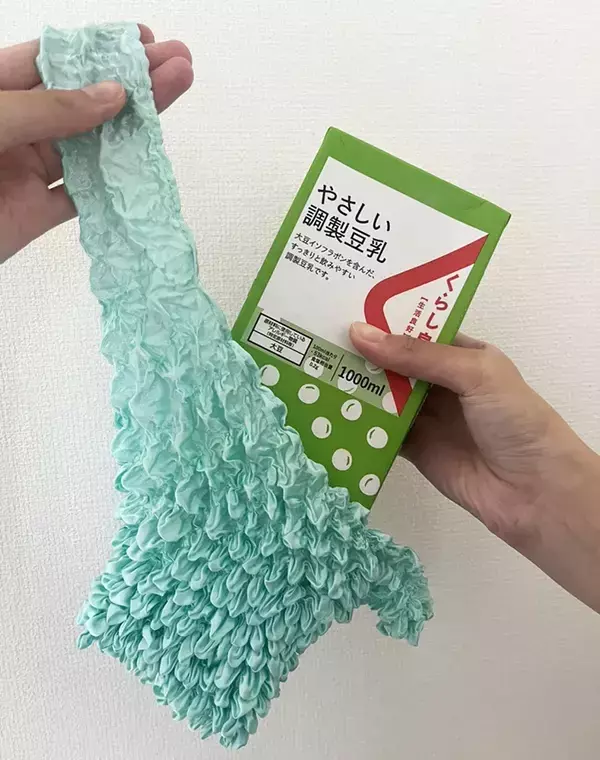 「本当にエコバッグ？」と店員さんも驚く　330円くしゅくしゅバッグを日常使いしてみた