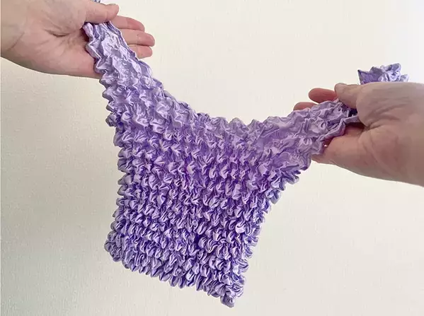 「本当にエコバッグ？」と店員さんも驚く　330円くしゅくしゅバッグを日常使いしてみた