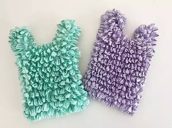 「本当にエコバッグ？」と店員さんも驚く　330円くしゅくしゅバッグを日常使いしてみた