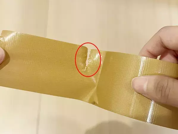 布テープを『手だけ』で真っ直ぐちぎるコツ　10回検証した結果？　「不器用でもできた」