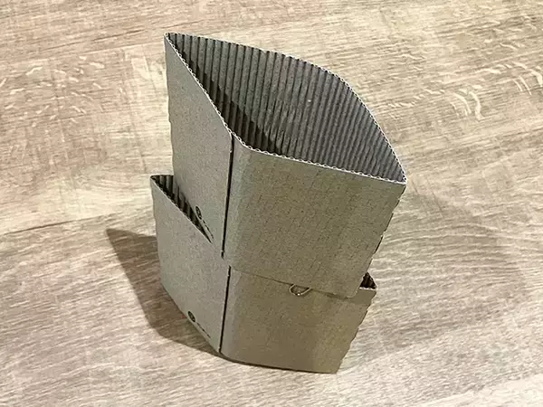 カフェ風インテリアになる！　コーヒースリーブを『植木鉢カバー』『収納の仕切り』『プリント入れ』に使う活用法