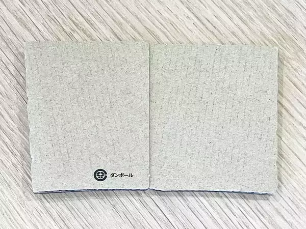 カフェ風インテリアになる！　コーヒースリーブを『植木鉢カバー』『収納の仕切り』『プリント入れ』に使う活用法