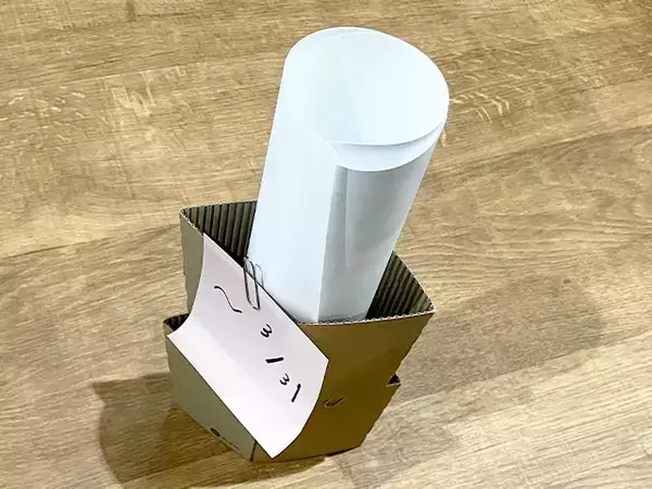 カフェ風インテリアになる！　コーヒースリーブを『植木鉢カバー』『収納の仕切り』『プリント入れ』に使う活用法