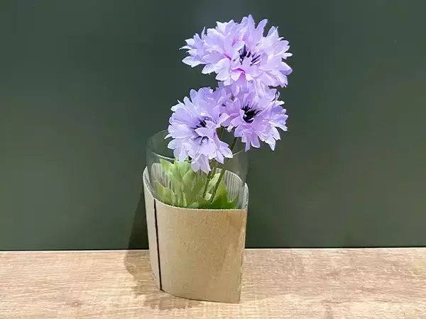 カフェ風インテリアになる！　コーヒースリーブを『植木鉢カバー』『収納の仕切り』『プリント入れ』に使う活用法